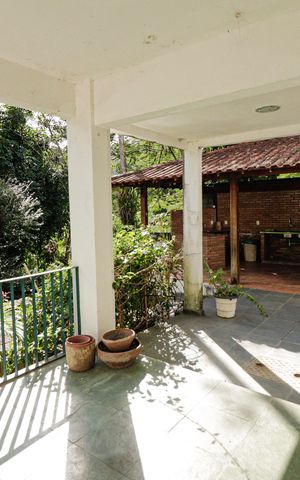 Casa à venda com 350m², 5 quartos e 2 vagas Casa à venda com 350m², 5 quartos e 2 vagasVaranda gourmet