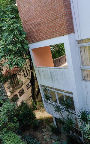 Casa à venda com 350m², 5 quartos e 2 vagas Casa à venda com 350m², 5 quartos e 2 vagasÁrea externa