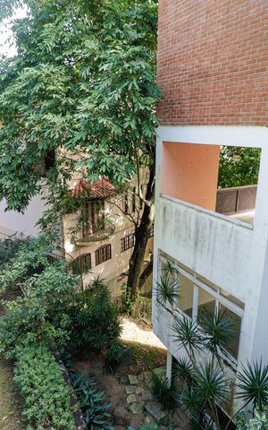 Casa à venda com 350m², 5 quartos e 2 vagas Casa à venda com 350m², 5 quartos e 2 vagasÁrea externa