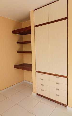 Casa à venda com 350m², 5 quartos e 2 vagas Casa à venda com 350m², 5 quartos e 2 vagasQuarto 3