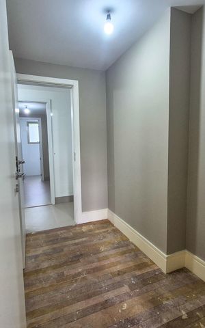 Apartamento à venda com 390m², 4 quartos e 6 vagas Apartamento à venda com 390m², 4 quartos e 6 vagasCorredor