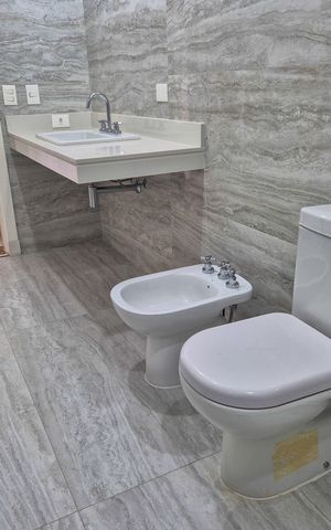Apartamento à venda com 390m², 4 quartos e 6 vagas Apartamento à venda com 390m², 4 quartos e 6 vagasBanheiro da Suíte 2