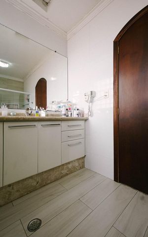 Casa à venda com 250m², 3 quartos e 6 vagas Casa à venda com 250m², 3 quartos e 6 vagasBanheiro