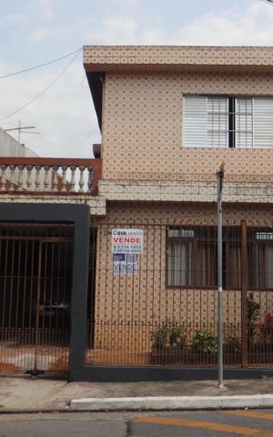 Casa à venda com 158m², 4 quartos e 2 vagasFachada