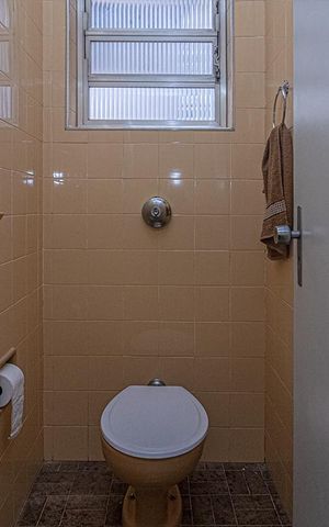 Casa à venda com 200m², 3 quartos e 2 vagas Casa à venda com 200m², 3 quartos e 2 vagasBanheiro de Serviço