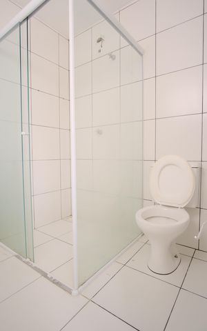 Casa à venda com 174m², 2 quartos e 3 vagasBanheiro da Suíte 1