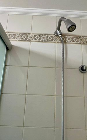 Apartamento à venda com 61m², 2 quartos e 2 vagas Apartamento à venda com 61m², 2 quartos e 2 vagasBanheiro da Suíte