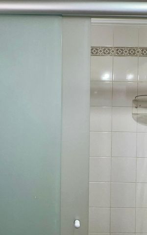 Apartamento à venda com 61m², 2 quartos e 2 vagas Apartamento à venda com 61m², 2 quartos e 2 vagasBanheiro da Suíte