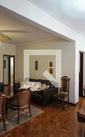 Casa à venda com 480m², 2 quartos e 2 vagas Casa à venda com 480m², 2 quartos e 2 vagasSala