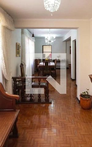 Casa à venda com 480m², 2 quartos e 2 vagas Casa à venda com 480m², 2 quartos e 2 vagasSala