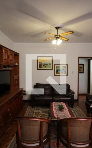 Casa à venda com 480m², 2 quartos e 2 vagas Casa à venda com 480m², 2 quartos e 2 vagasSala