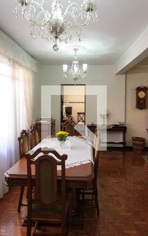Casa à venda com 480m², 2 quartos e 2 vagas Casa à venda com 480m², 2 quartos e 2 vagasSala