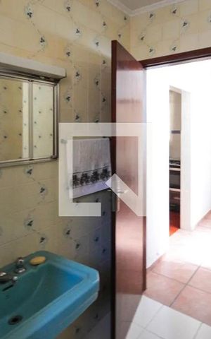 Casa à venda com 480m², 2 quartos e 2 vagas Casa à venda com 480m², 2 quartos e 2 vagasBanheiro