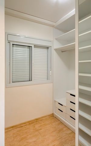 Apartamento à venda com 107m², 3 quartos e 2 vagas Apartamento à venda com 107m², 3 quartos e 2 vagasQuarto 1 - Closet