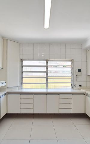 Casa à venda com 200m², 6 quartos e 3 vagas Casa à venda com 200m², 6 quartos e 3 vagasCozinha