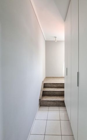 Casa à venda com 200m², 6 quartos e 3 vagas Casa à venda com 200m², 6 quartos e 3 vagasCorredor