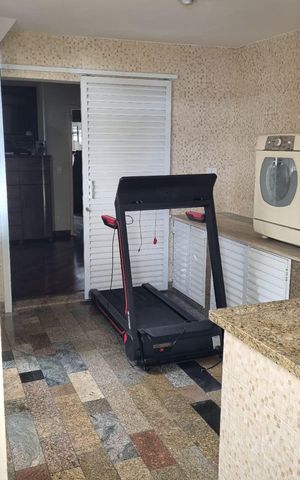 Casa à venda com 220m², 3 quartos e 2 vagas Casa à venda com 220m², 3 quartos e 2 vagasÁrea Externa