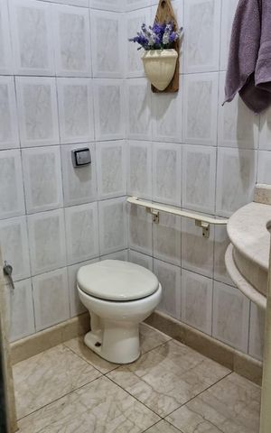 Casa à venda com 220m², 3 quartos e 2 vagas Casa à venda com 220m², 3 quartos e 2 vagasLavabo