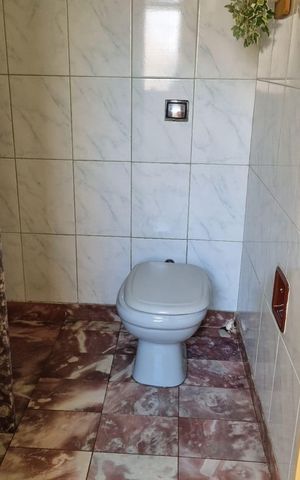 Casa à venda com 220m², 3 quartos e 2 vagas Casa à venda com 220m², 3 quartos e 2 vagasBanheiro 1