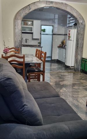 Casa à venda com 220m², 3 quartos e 2 vagas Casa à venda com 220m², 3 quartos e 2 vagasSala