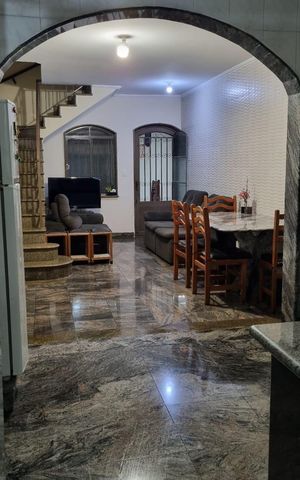 Casa à venda com 220m², 3 quartos e 2 vagas Casa à venda com 220m², 3 quartos e 2 vagasSala
