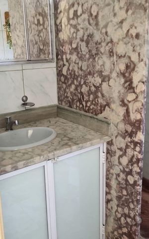 Casa à venda com 220m², 3 quartos e 2 vagas Casa à venda com 220m², 3 quartos e 2 vagasBanheiro 1