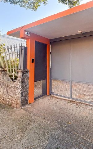 Casa à venda com 100m², 2 quartos e 1 vaga Casa à venda com 100m², 2 quartos e 1 vagaFachada