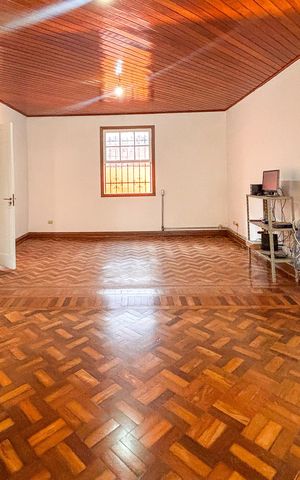 Casa à venda com 100m², 2 quartos e 1 vaga Casa à venda com 100m², 2 quartos e 1 vagaSala
