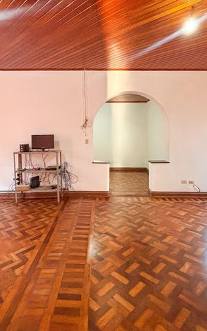 Casa à venda com 100m², 2 quartos e 1 vaga Casa à venda com 100m², 2 quartos e 1 vagaSala