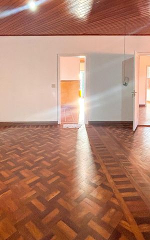 Casa à venda com 100m², 2 quartos e 1 vaga Casa à venda com 100m², 2 quartos e 1 vagaSala