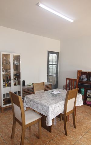 Casa à venda com 300m², 3 quartos e 3 vagasSala