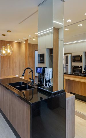 Apartamento à venda com 256m², 4 quartos e 3 vagas Apartamento à venda com 256m², 4 quartos e 3 vagasCozinha