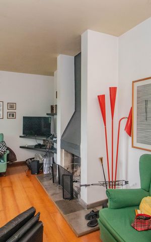 Casa à venda com 330m², 3 quartos e 2 vagas Casa à venda com 330m², 3 quartos e 2 vagasSala Íntima