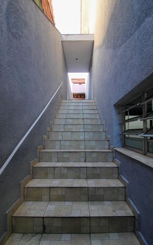 Casa à venda com 100m², 2 quartos e 2 vagas Casa à venda com 100m², 2 quartos e 2 vagasEscada Acesso
