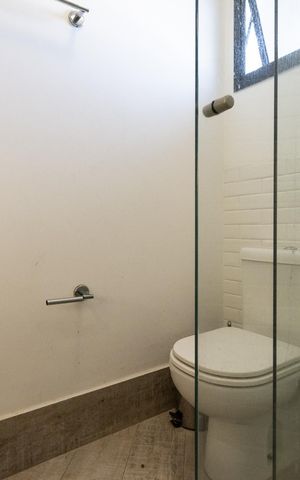 Apartamento à venda com 310m², 4 quartos e 5 vagas Apartamento à venda com 310m², 4 quartos e 5 vagasBanheiro Suíte 1