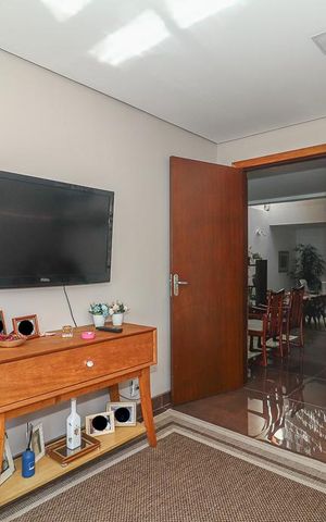 Casa à venda com 400m², 4 quartos e 4 vagasSala de TV