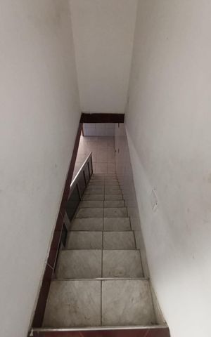 Casa para alugar com 120m², 2 quartos e 1 vaga Casa para alugar com 120m², 2 quartos e 1 vagaEscada
