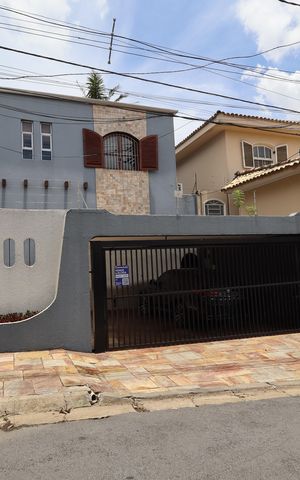 Casa para alugar com 435m², 3 quartos e 3 vagasFachada