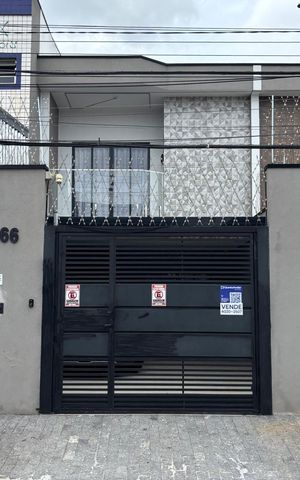 Casa à venda com 275m², 3 quartos e 3 vagas Casa à venda com 275m², 3 quartos e 3 vagasFachada