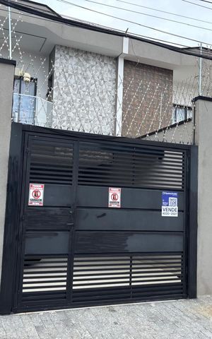 Casa à venda com 275m², 3 quartos e 3 vagas Casa à venda com 275m², 3 quartos e 3 vagasFachada