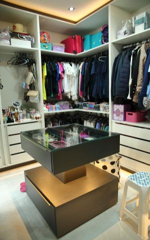 Casa à venda com 275m², 3 quartos e 3 vagasSuíte 2 ( closet )