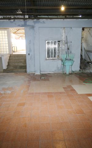 Casa à venda com 300m², 3 quartos e 4 vagasQuintal fundos coberto