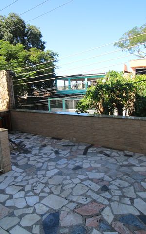 Casa à venda com 300m², 3 quartos e 4 vagasQuintal frente