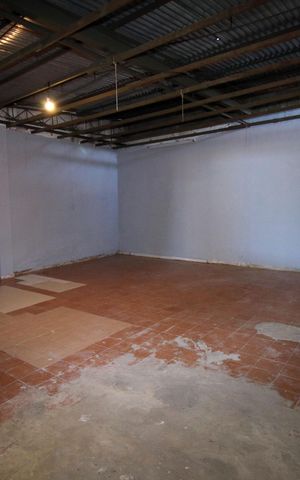 Casa à venda com 300m², 3 quartos e 4 vagasQuintal fundos coberto