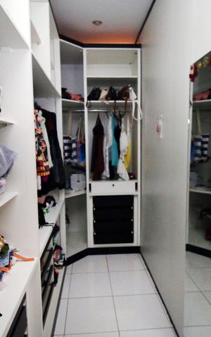 Casa à venda com 300m², 3 quartos e 4 vagasCloset 2