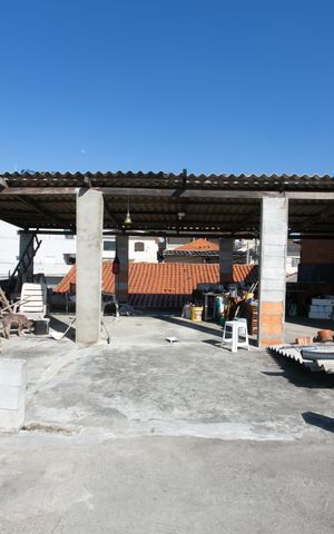 Casa à venda com 150m², 2 quartos e 3 vagas Casa à venda com 150m², 2 quartos e 3 vagasTerraço