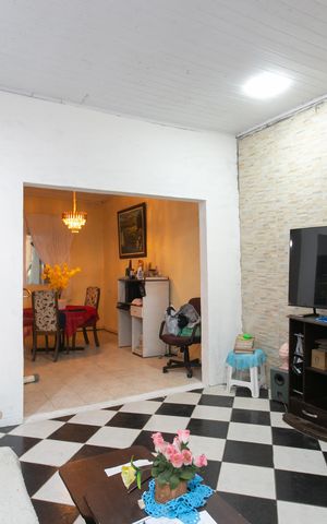 Casa à venda com 150m², 2 quartos e 3 vagas Casa à venda com 150m², 2 quartos e 3 vagasSala
