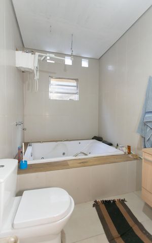 Casa à venda com 150m², 2 quartos e 3 vagas Casa à venda com 150m², 2 quartos e 3 vagasBanheiro social
