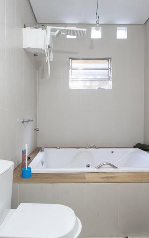 Casa à venda com 150m², 2 quartos e 3 vagas Casa à venda com 150m², 2 quartos e 3 vagasBanheiro social