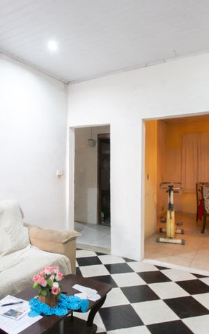 Casa à venda com 150m², 2 quartos e 3 vagas Casa à venda com 150m², 2 quartos e 3 vagasSala